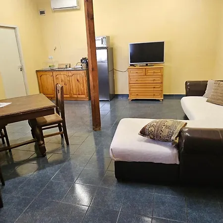 Galeria In The Garden 招待所 4*